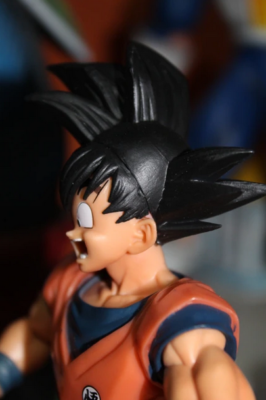 Boneco Goku em sua Nuvem Voadora 4