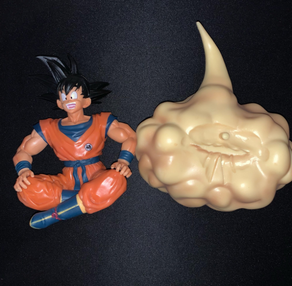 Boneco Goku em sua Nuvem Voadora